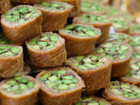 طرز تهیه کاداییف رول شده گردویی شیرینی مخصوص کشور ترکیه