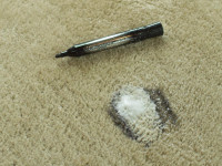 چند ترفند ساده برای تمیز کردن لکه ماژیک از روی موکت و فرش