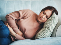 آیا درد زیر شکم نشانه بارداری است؟ + علایم اولیه بارداری