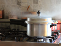 راهنمای استفاده از زودپز و مزایای استفاده از آن در پخت و پز