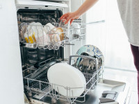 رفع بوی بد ماشین ظرفشویی (این بار این راه رو امتحان کن) !