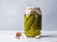 یک شیشه خیارشور چقدر کالری دارد؟