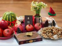 شب یلدا چی بخوریم؟ میوه ها و خوراکی های مرسوم در شب یلدا