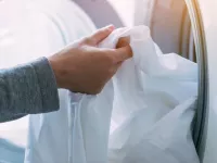 راه و روش رفع بوی وایتکس از لباس با مواد طبیعی
