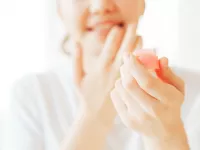 فرق بالم لب با برق لب در چیست؟ کدام بهتر است؟ بررسی تمام تفاوتها
