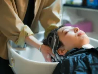 طریقه استفاده از شامپو رنگ بعد از زدن دکلره و رنگ مو