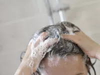 برای شستن موهای چرب و کثیف صابون مناسب تر است یا شامپو ؟