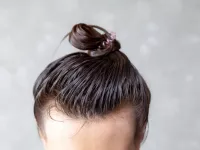 عوارض رنگ موی مشکی پرکلاغی بر روی سلامت مو