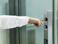 از قوانین استفاده از آسانسور در آپارتمان چه می‌ دانید؟