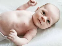چه علت هایی باعث دیر افتادن بند ناف نوزاد می شود ؟