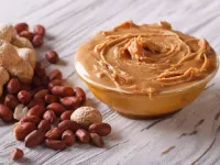 کره بادام زمینی بهتر و سالم تر است یا کره فندق؟