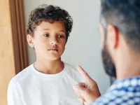 اگر شخصی فرزندمان را دعوا کرد با او چگونه برخورد کنیم ؟