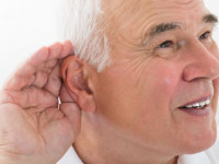 علت سنگین شدن گوش در دوران سالمندی چیست؟