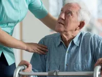 پرستار سالمند در منزل و مزایای آن