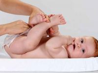 آموزش مرحله به مرحله عوض کردن پوشک نوزاد