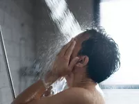 آیا به خاطر خجالتی بودن می توان به جای غسل واجب، تیمم کرد ؟!