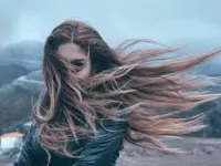 50 شعر کوتاه عاشقانه در وصف زلف یار و گیسوی پریشان