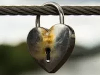 دانلود آهنگ عاشقانه غمگین به نام سنگ + متن ترانه