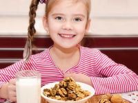 خواص گردو برای کودکان : از چه سنی و چگونه به کودکان گردو بدهیم ؟