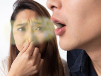 اصلی ترین دلایل بوی بد دهان در صبح + راه های پیشگیری