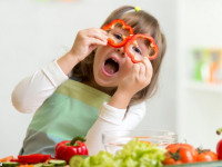 لیست مواد غذایی مفید برای سلامت چشم ها
