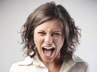علت خستگی و عصبانیت مزمن خانم‌ها چیست؟+ چند راهکار درمانی