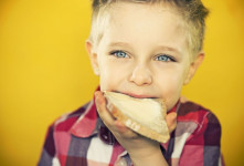 فواید کره برای کودکان ؛ خوردن کره برای بچه ها چه فایده ای دارد ؟