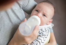 میانگین شیرخوردن نوزادان در طول روز چقدر است؟