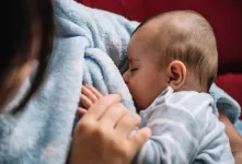 مراقبت های شیردهی در زمان ابتلا به آنفلوانزا در مادر
