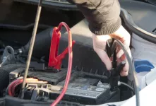 آموزش روش استفاده از باتری کمکی خودرو