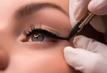 خط چشم ژله ای چیست و نسبت به معمولی چه مزیتی دارد؟