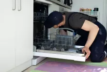 چرا بدنه ماشین ظرفشویی برق دارد ؟