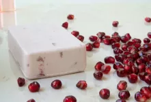 معجزه بی نظیر صابون انار برای پوست و مو