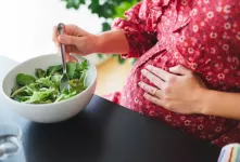 ۱۰ تغذیه سالم برای پرپشت شدن موی جنین