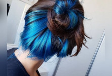 انواع مدل رنگ مو ۱۴۰۱ مناسب با رنگ سال ۲۰۲۲ / رنگ مو آبی بنفش فانتزی