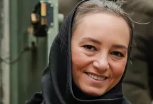 فکرشم نمیکردید این پسر تنومند و درشت هیکل برادر این بازیگر ریز نقش باشه !