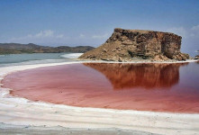 تصاویری زیبا از قرمزشدن رنگ آب دریاچه ارومیه