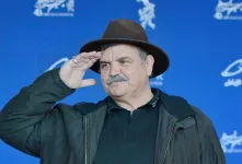 جشن تولد شیک آقای بازیگر ۶۰ ساله در کنار دختر بازیگرش ساغر !!