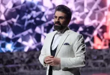 مجری برنامه های مذهبی در کنار همسر بسیار مشهورش !!
