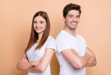 چگونه دختر و پسری کیوت باشیم/ ترفندها و روش های کیوت بودن