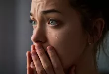 از تاثیر شگفت انگیز اشک زن روی مردها خبر دارید ؟