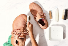 روش تمیز کردن و اشباع کفش نبوک در منزل