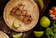 روش گریل کردن ماهی کاد با سس سالسا