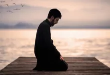 همه آنچه که درباره تشهد نماز باید بدانید !