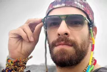 عینک عجیب شکیب شجره توجه مخاطبینش را به خود جلب کرد!