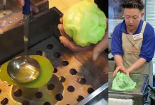 ساخت کاهو خوراکی در ژاپن با موم رنگی !