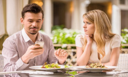 ۹ نشانه برای تشخیص فرد غیر قابل اعتماد در روابط زناشویی