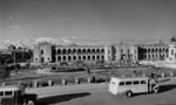 رشید السلطان و حسین خان لله دو نفر از اعضاء کمیته مجازات بامداد امروز در میدان توپخانه به دار مجازات آویخته شدند (1297ش)
