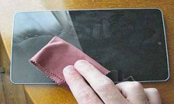 روش تمیز کردن صفحه گوشی و لپتاپ .