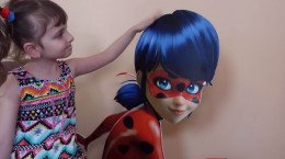 آموزش گریم صورت کودکان به شکل شخصیت‌ کارتونی دخترانه